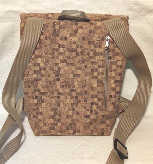 Abbildung: Rolltop Rucksack klein Quadrat  &ndash; Ansicht 3